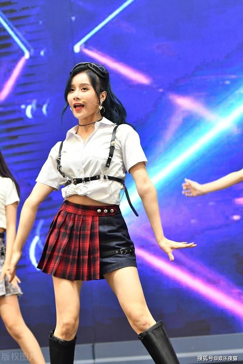 段艺璇的热舞真是让人目不转睛,甜美可爱