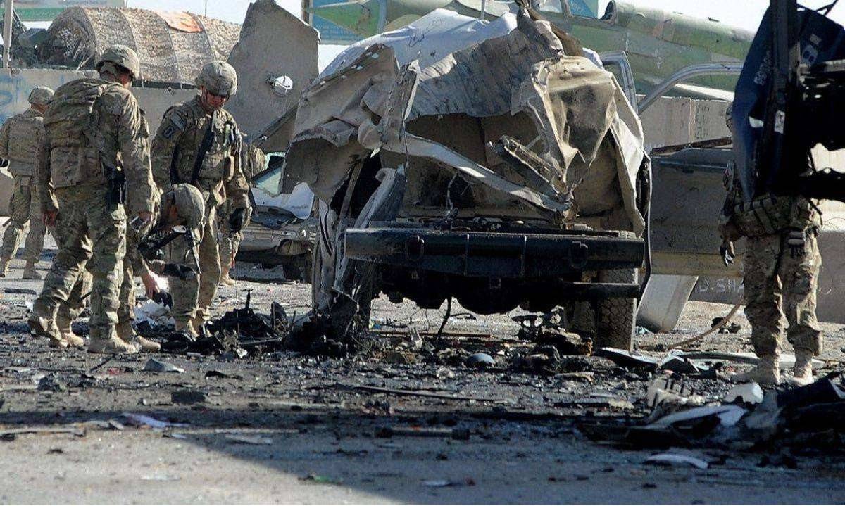 图片为美军伊拉克基地遭遇袭击