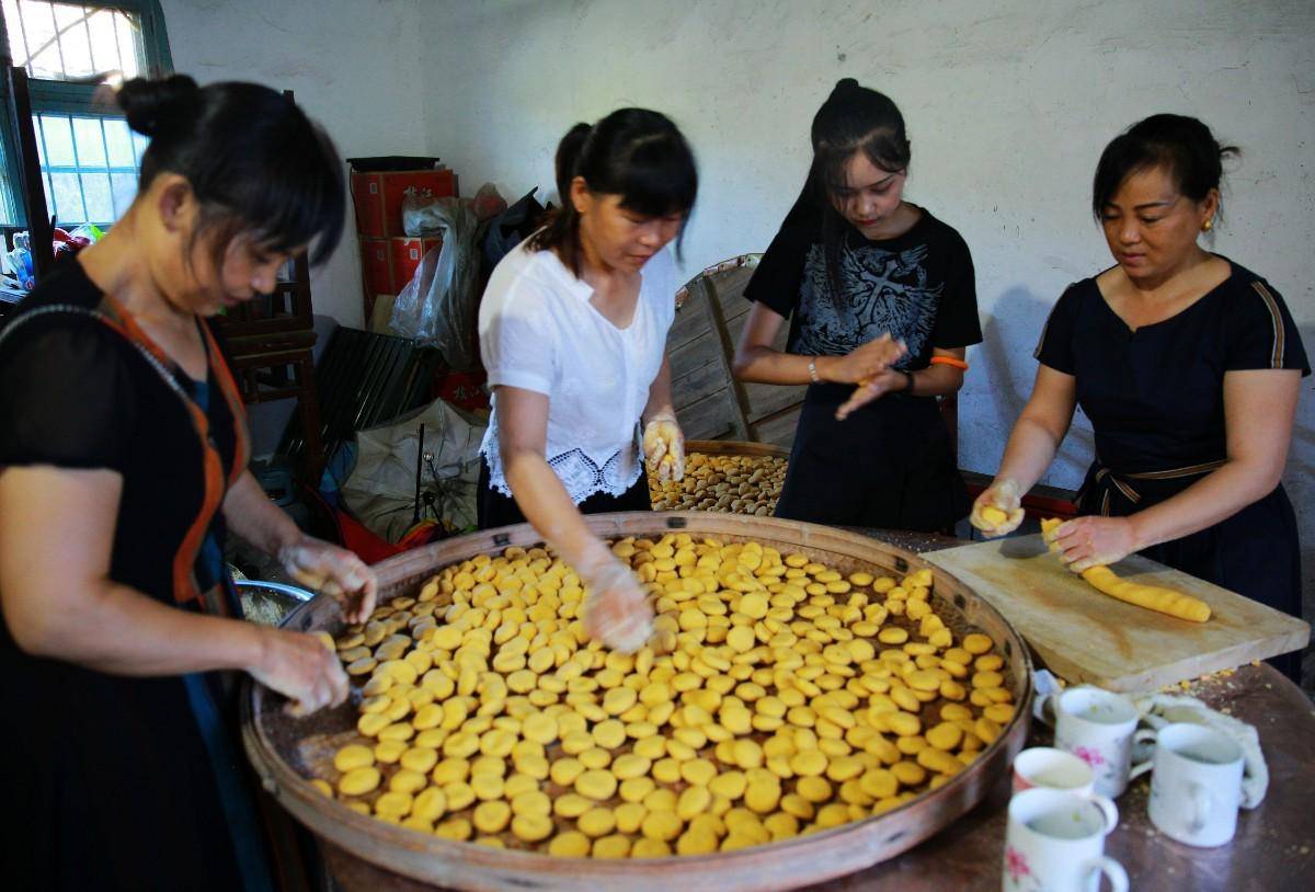 來銅鼓遇見客家美食土八碗