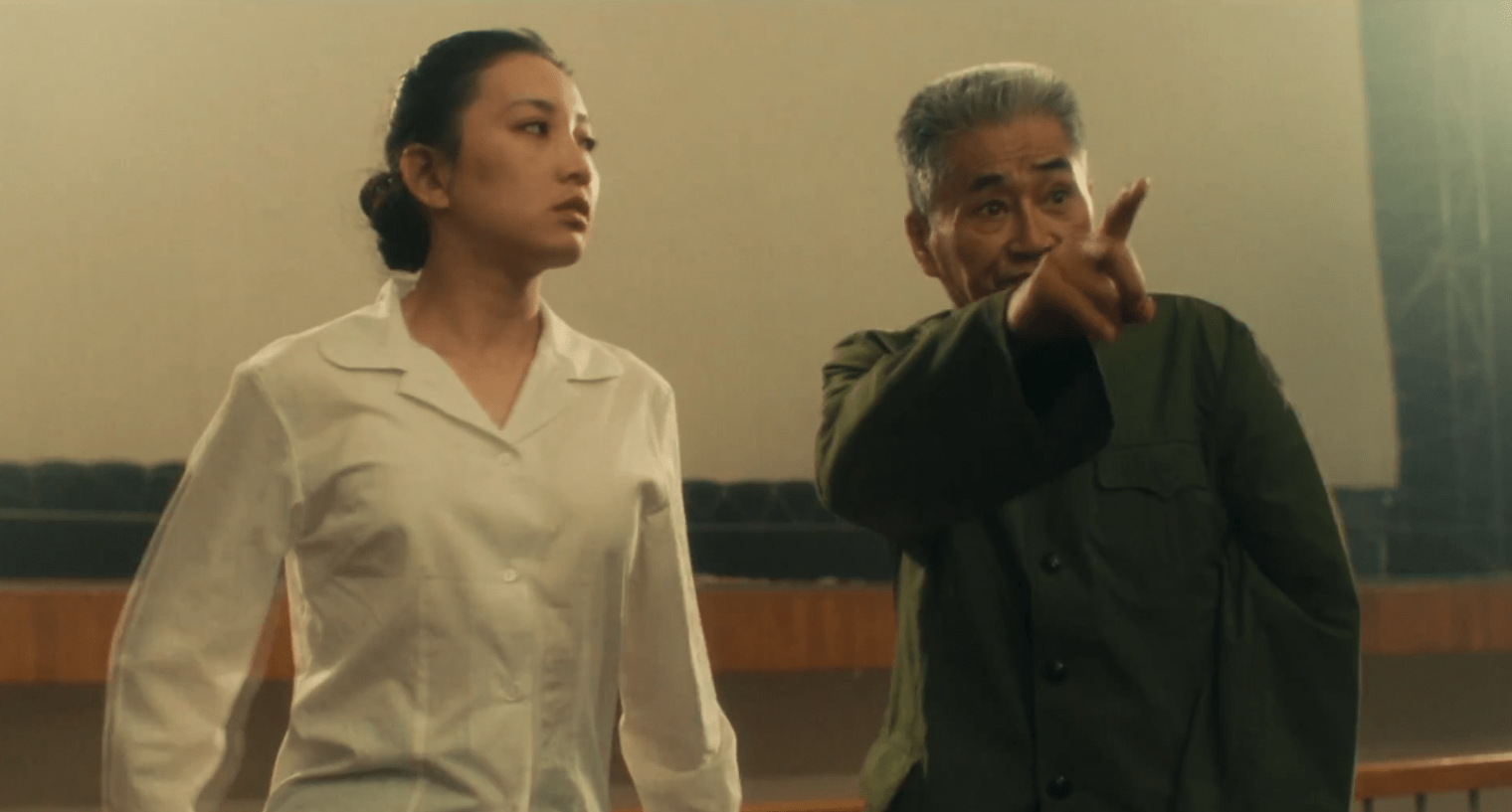 《阳光灿烂的日子》中的方化姜文答:"您演的鬼子固然入木三分,但是在