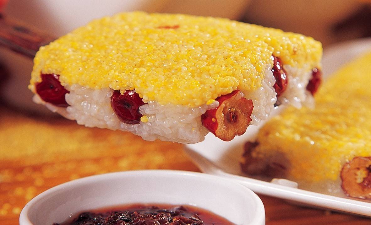 黄米凉糕,是内蒙古地区的特产.