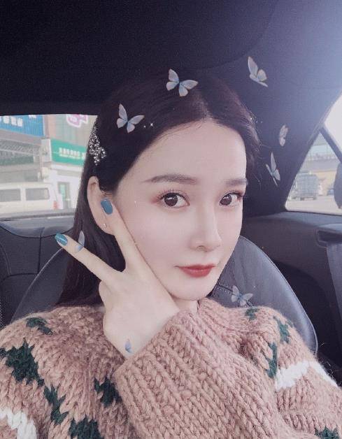 勇敢做自己杨幂替身晒出日常近照颜值气质与对方判若两人