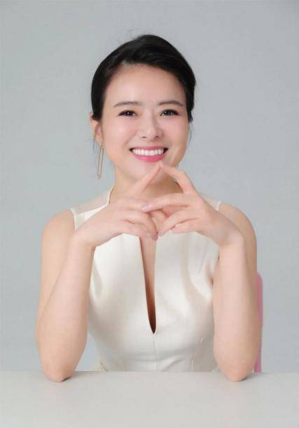 恭喜!上海电视一姐陈辰成功诞下一女,一家三口甜蜜爆表引人羡慕