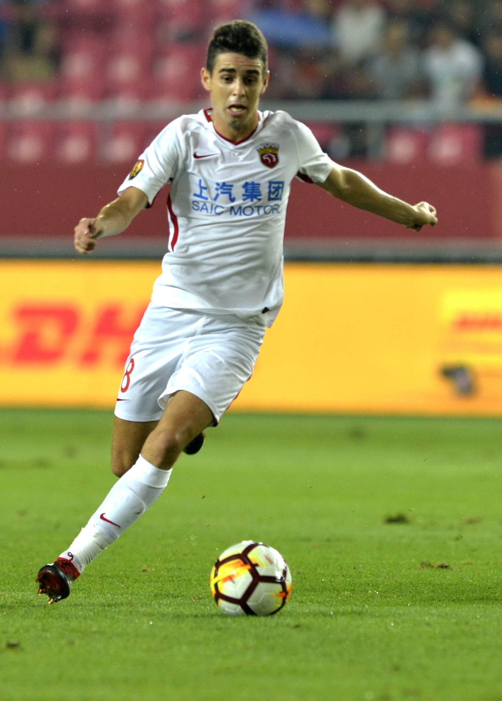 世界级球星奥斯卡愿意归化为国足效力,你们相信吗?