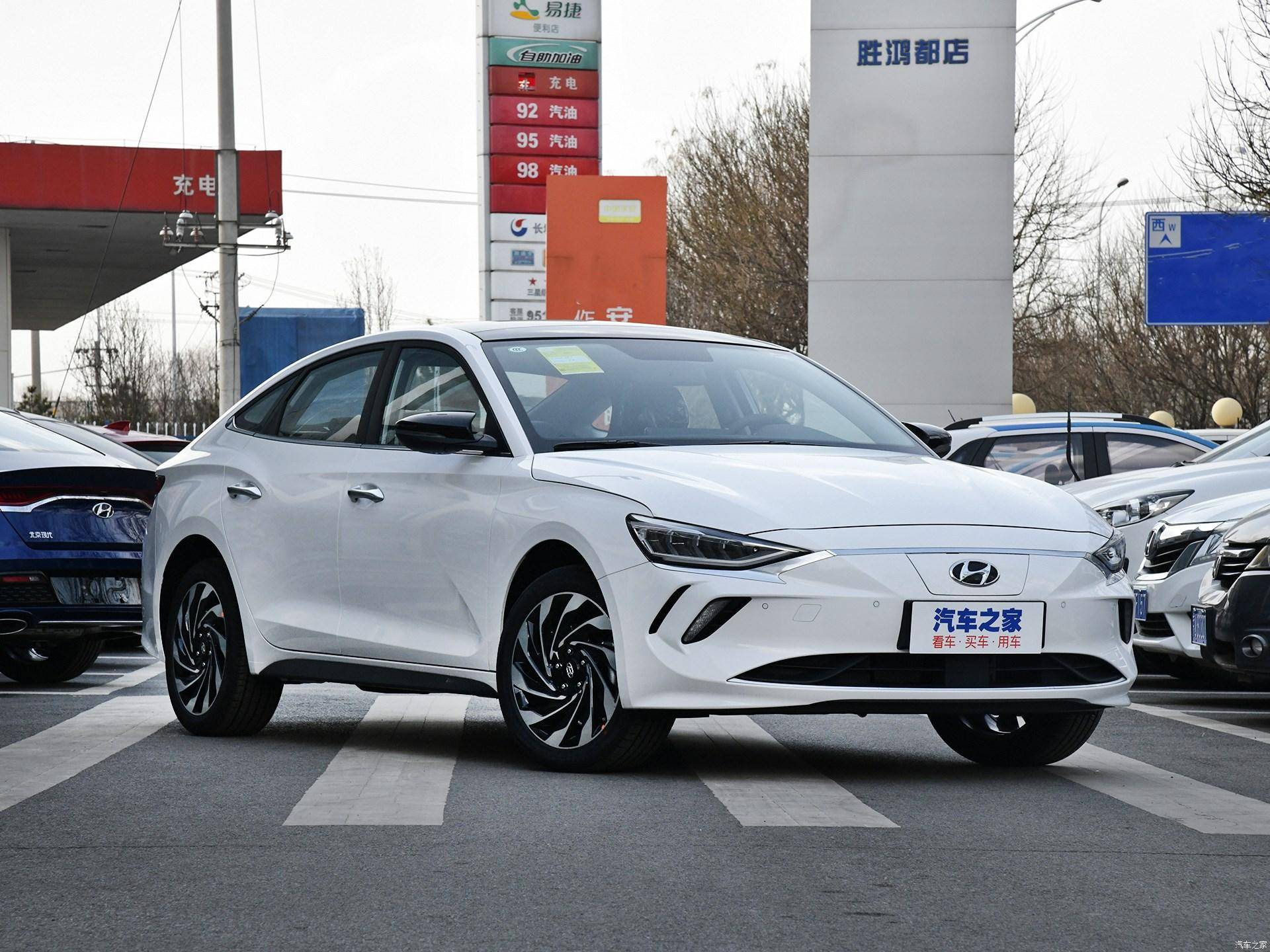 现代菲斯塔纯电动终究是来了颜值高性能强大最大功率为184马力