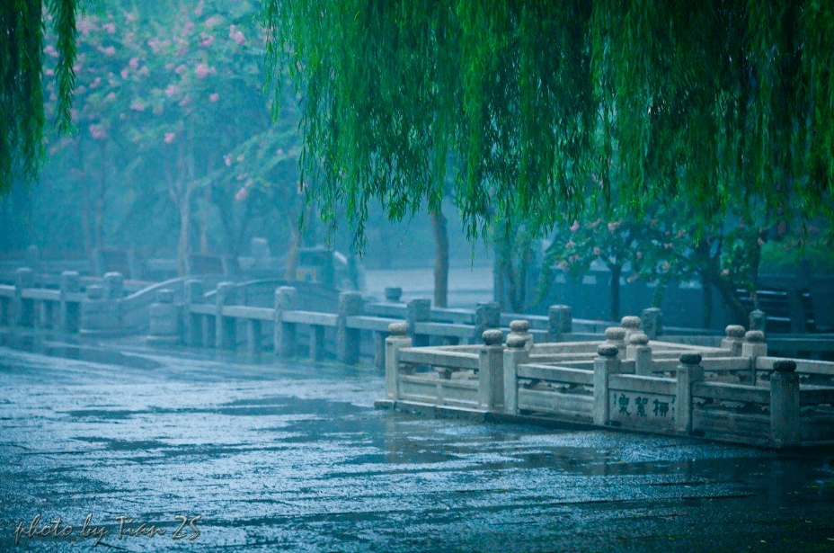原创【美文美图】范德云 | 小雨中的回忆.(散文诗)