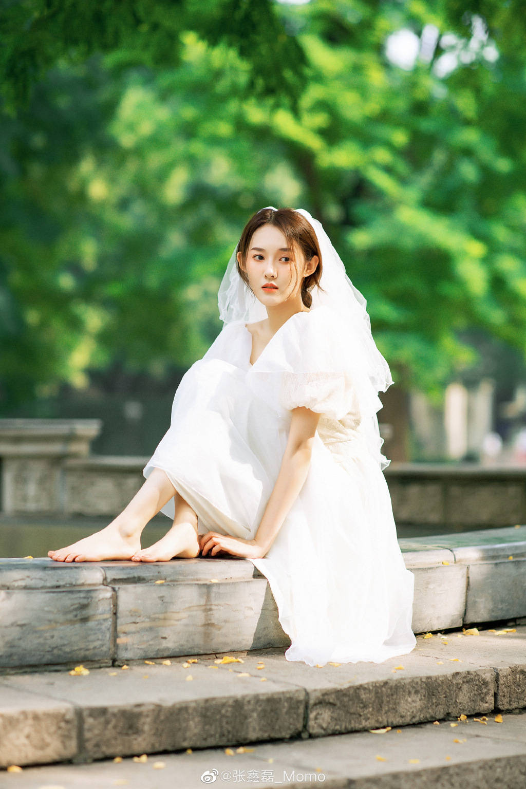 张鑫磊微博晒婚纱照 网友:这是隐婚了?