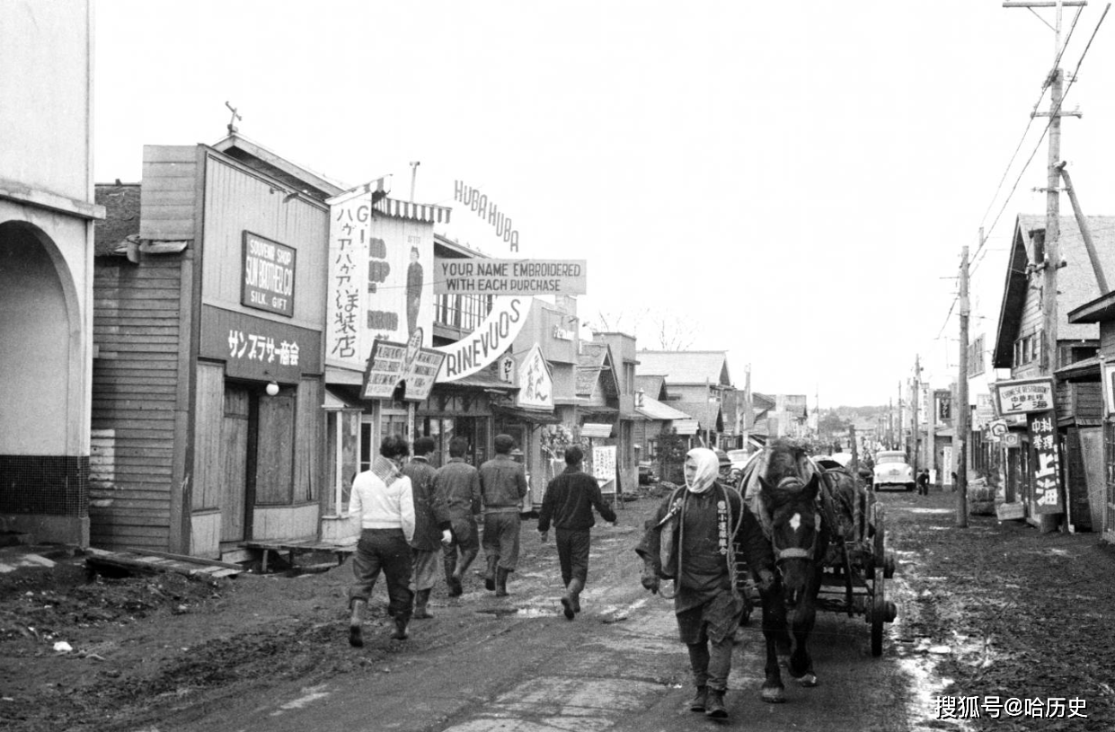 1950年代真实记录日本街头的老照片