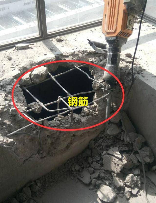 这么胆大的头次见空调机位当飘窗抡锤子砸完住楼下的不心慌