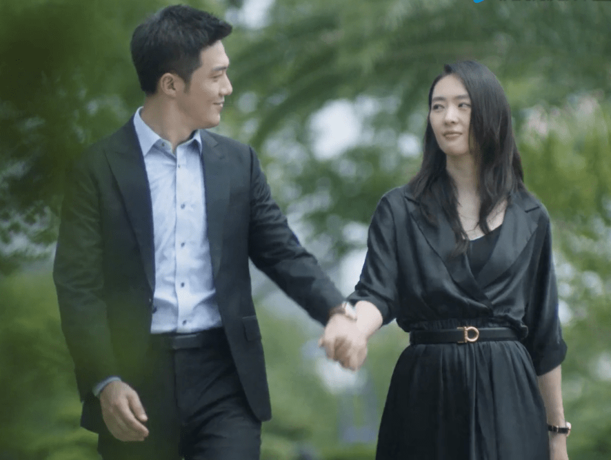 很多人吐槽许幻山太傻太糊涂,明明有这么漂亮能干的老