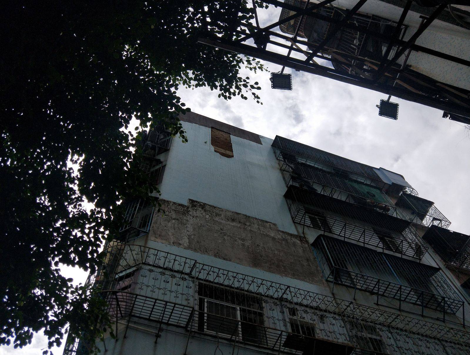 外墙马赛克大片脱落为何迟迟未修补