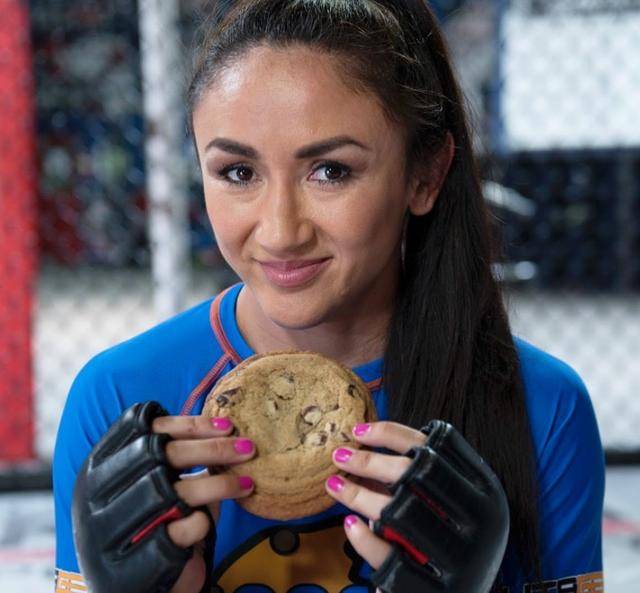 night"比赛中ko杰西卡·安德拉德(jessica andrade),夺得ufc冠军