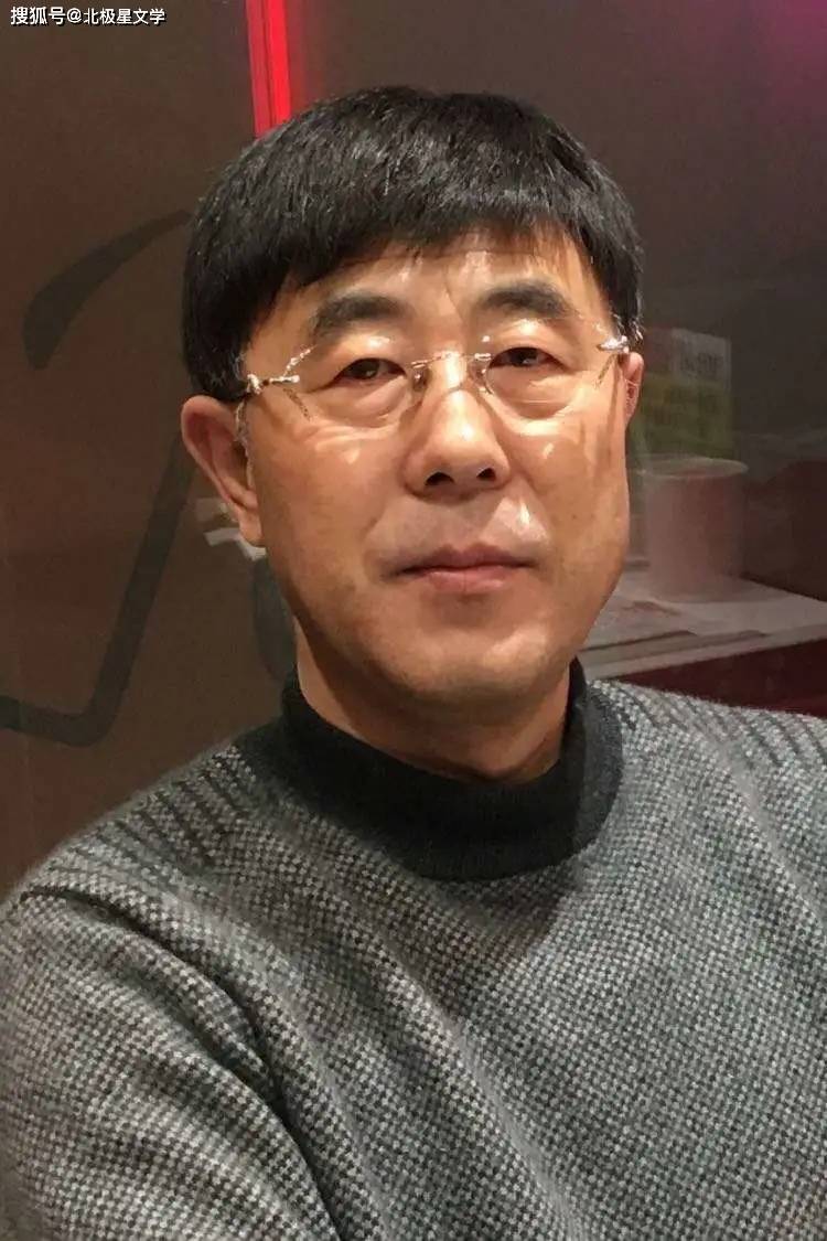 简介:齐伟,1963年出生,籍贯辽宁锦县.现居锦州市.86年始发表诗歌.