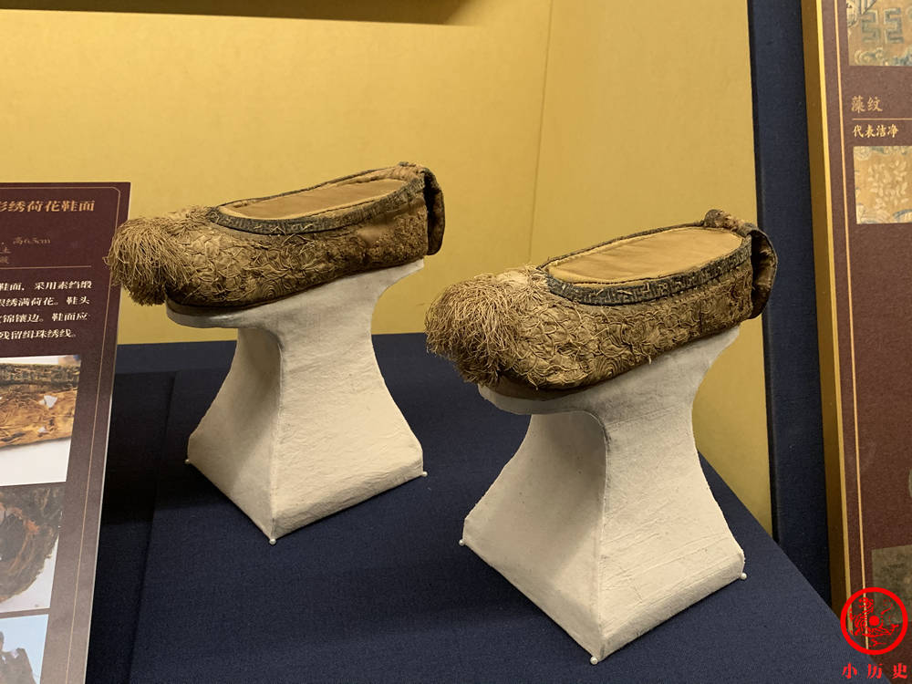 原创高清照片:慈禧太后的龙袍,绣着只有皇帝才能用的"十二章"纹