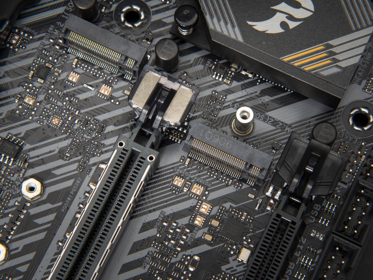 pcie 4.0入门新方案,体验华硕tuf b550m重炮手主板