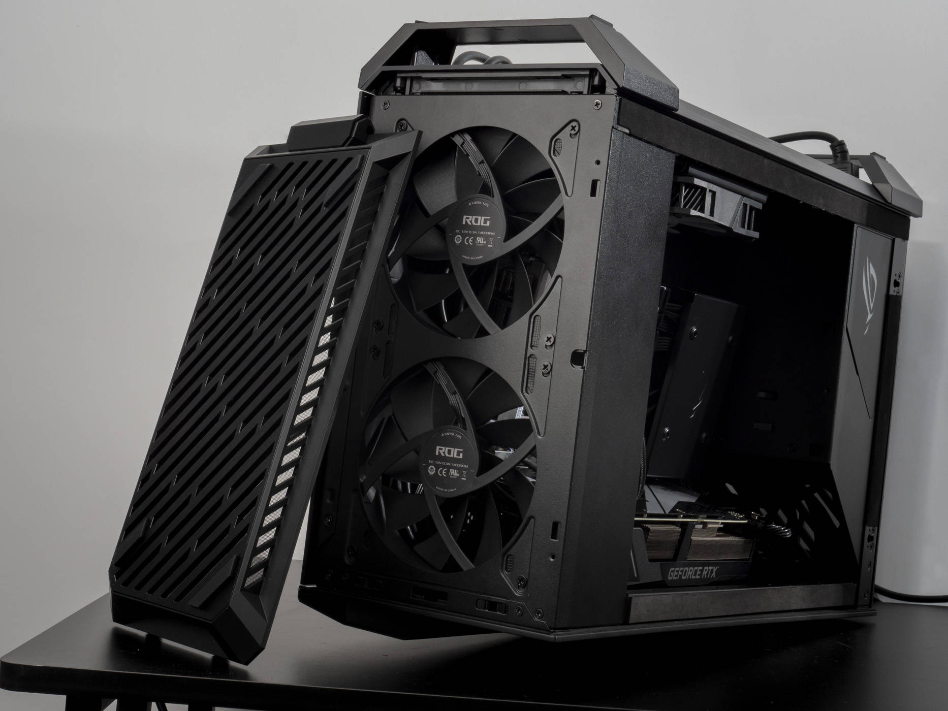 另类的itx机箱以战为名的华硕rogz11