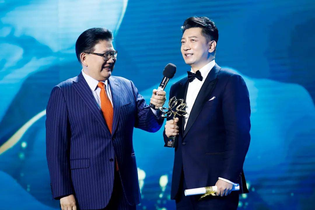 “白玉兰”奖项揭晓 郑晓龙点赞评奖不受干扰