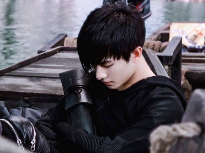 请输入图片描述16在后来的生活中,吴邪也了解到张起灵的身世,感受到