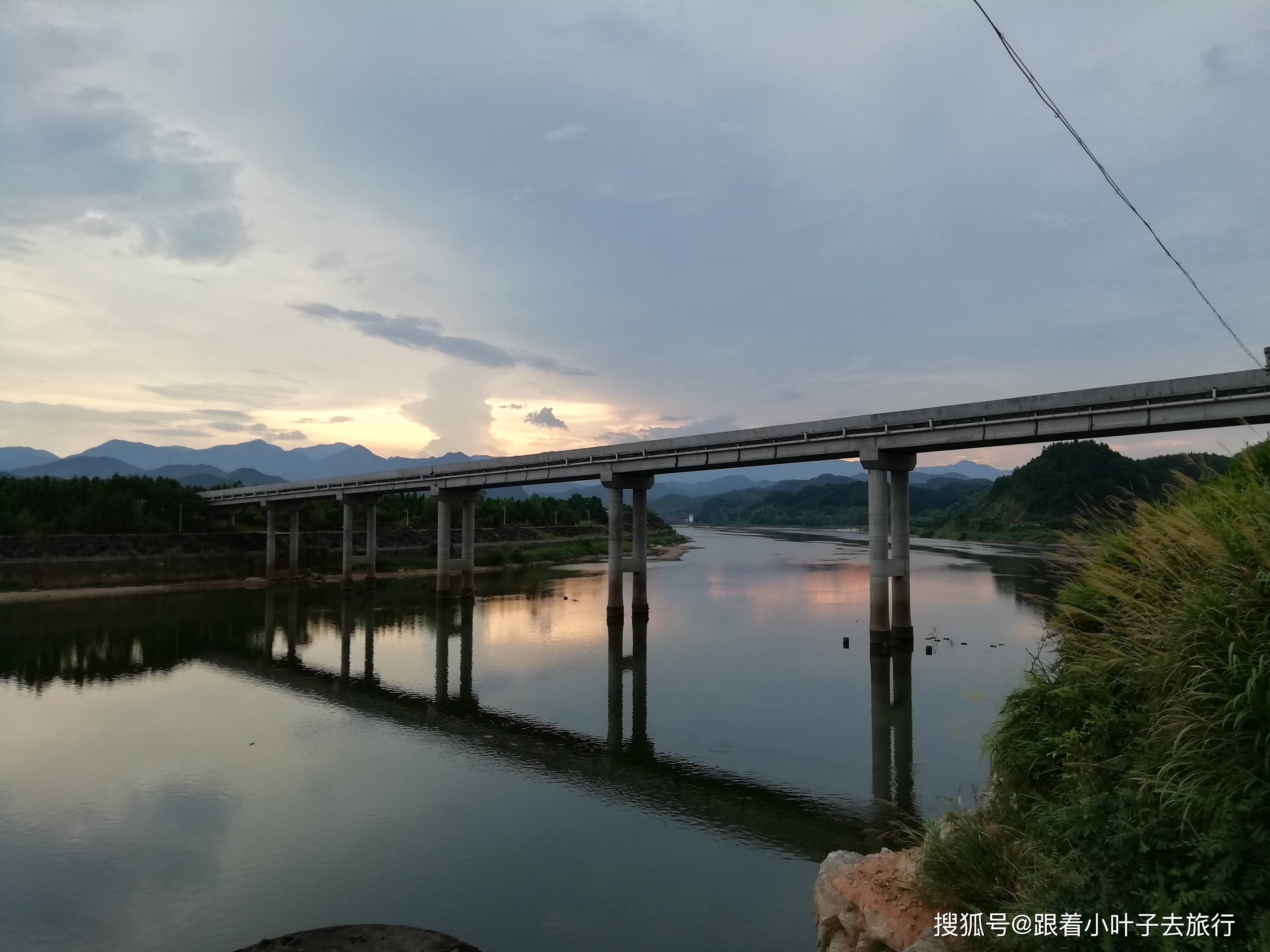 邵武市拿口镇富屯溪,虽然只是一条河水,却有着大海般的"容颜"