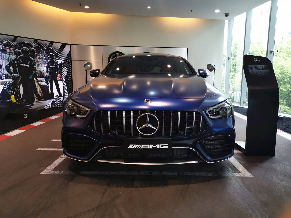 奔驰gt63s amg 哑光宝石蓝黑灰