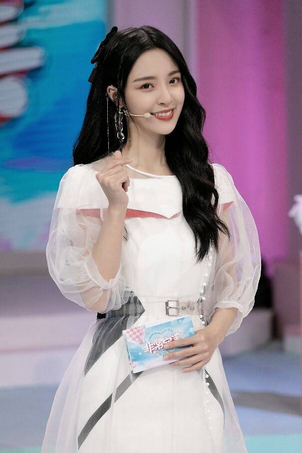 李莎旻子加盟《非常完美》 全新主持风格引发粉丝期待
