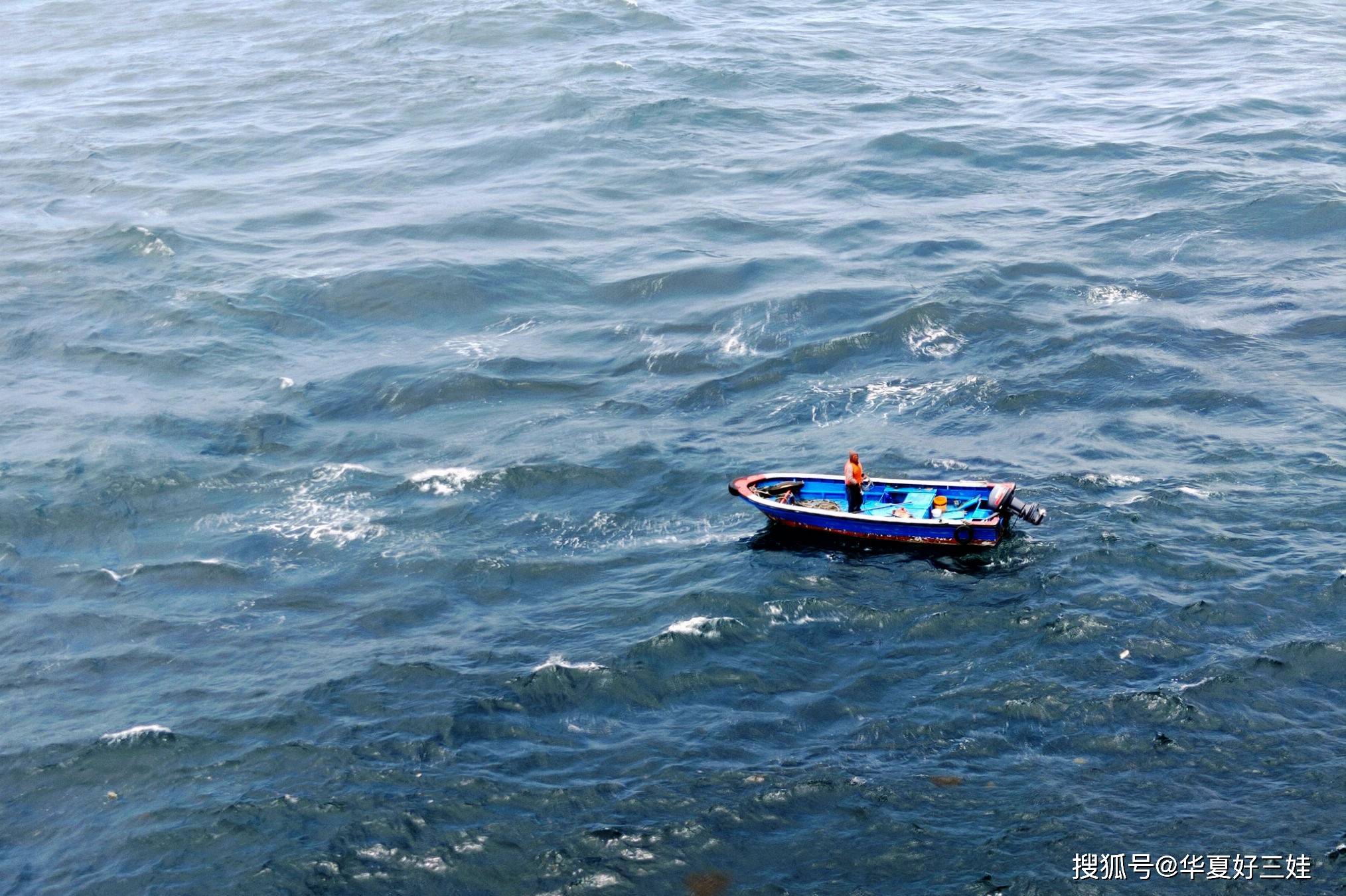 原创海上漂泊11天,没有吃喝不敢睡觉,靠喝尿度过最后三天,终被救