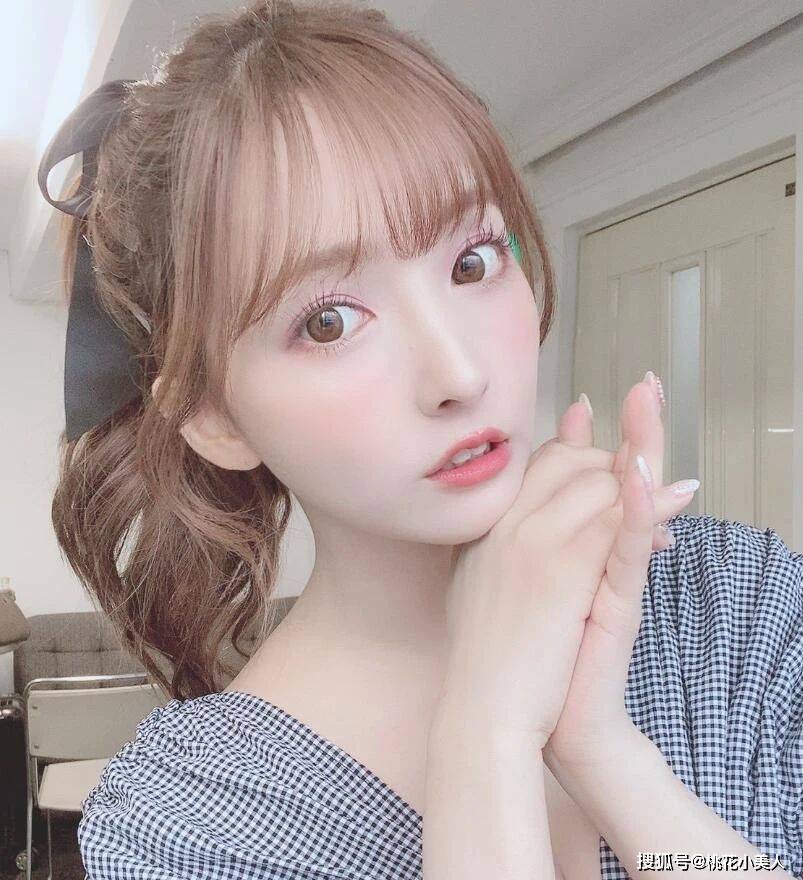 人生起起落落的三上悠亚,成名前的清纯风,怎么搭配出来的?