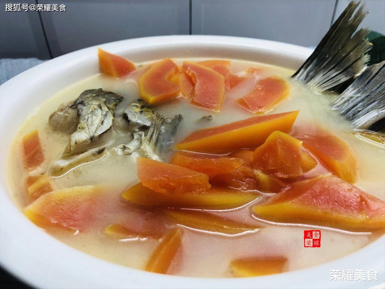 原创立秋后汤水不能少这道鱼尾汤甘甜又好喝很符合贴秋膘的理念