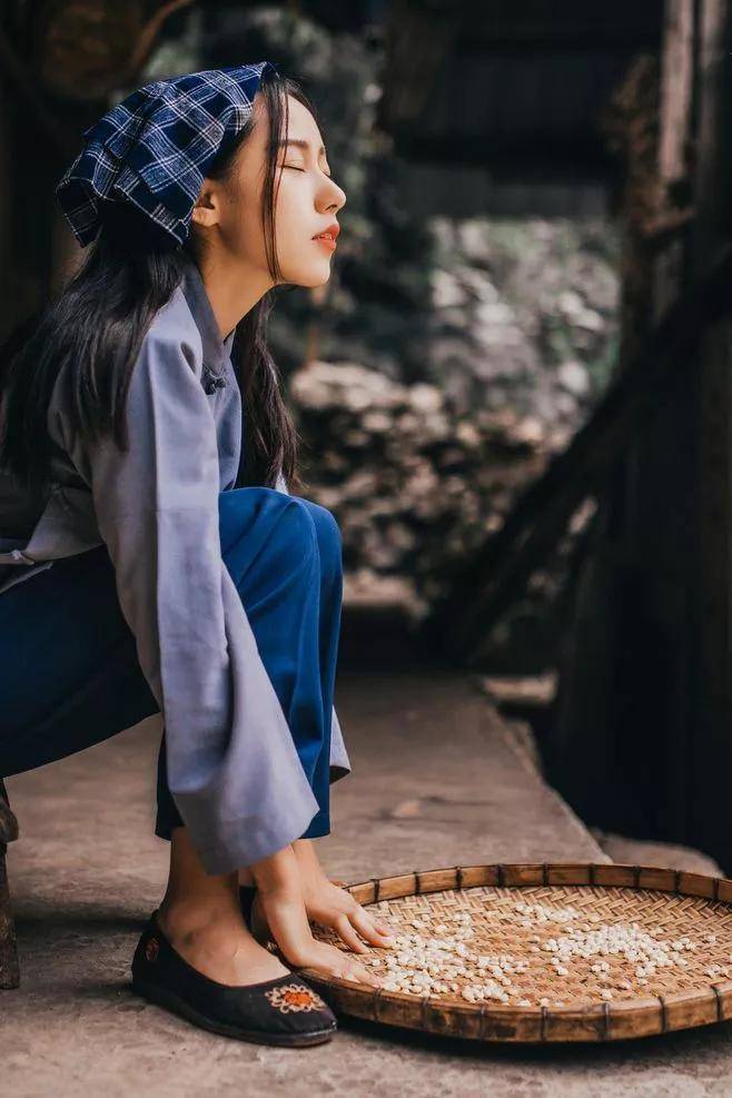 王万兵工作室影视中心文化沙龙:布依女孩,布依族风情中的文化艺术绚丽