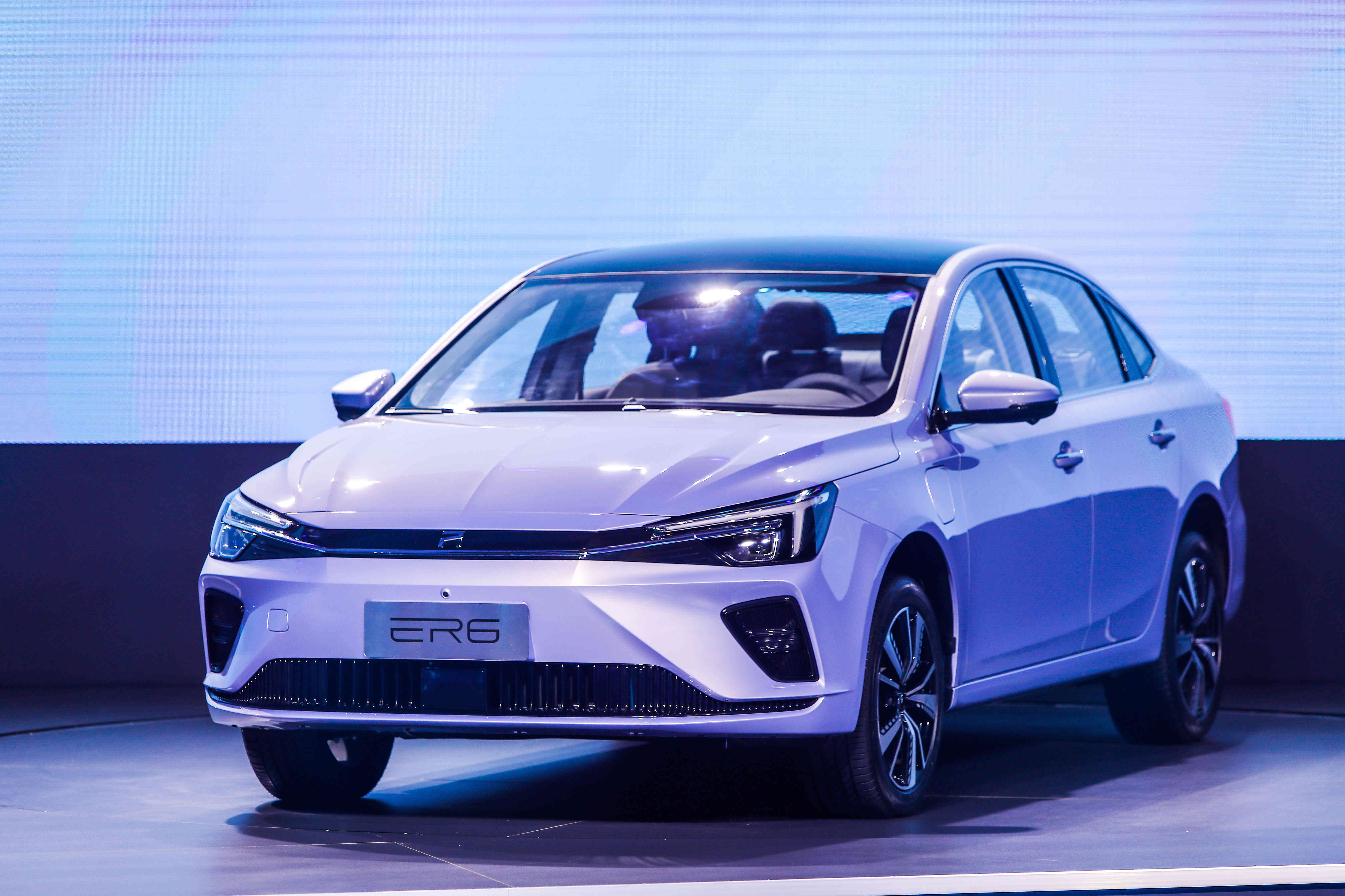 原创620km超长续航,荣威r er6上市16.28万元起售