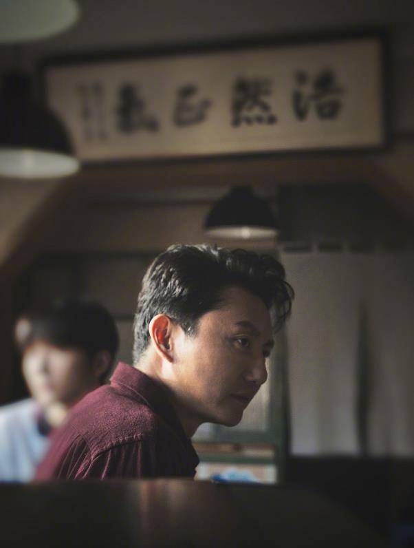 电视剧《双面胶》中的李亚军,《幸福两部曲》里的刘展鹏,《咱们结婚吧