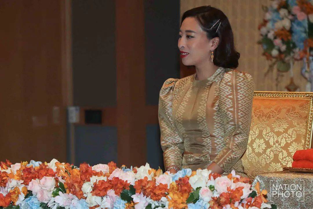 泰国大公主换短发了,第一次狠心剪去长发,气场提升了好几个档!