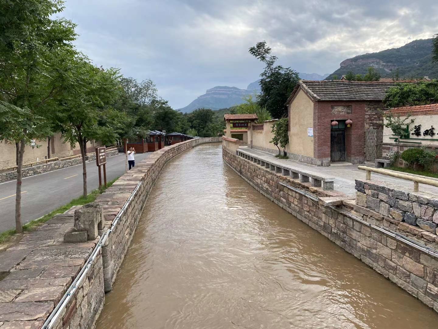 产业扶贫先进村-庙荒村