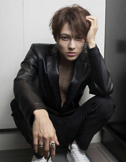 知名男星出道14年仍租房住,替父还债千万毫无怨言,最渴望成家_邱胜翊