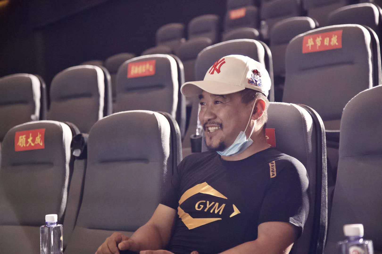 电影《村官不难当》在贵州黔西首映 姜熙毅,贾漪娜
