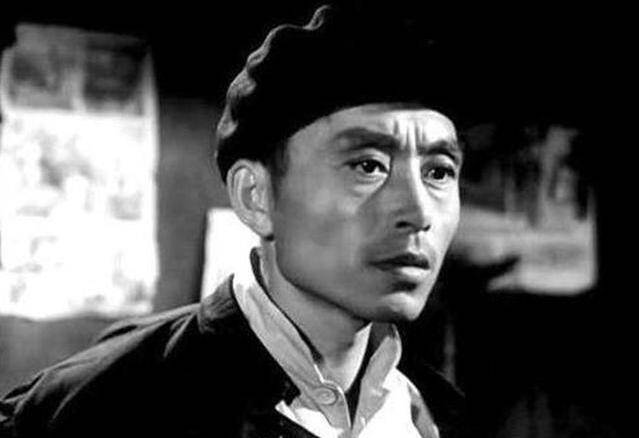 杨成轩相貌英俊,但在人才济济的八一厂,他出演主角的机会却非常有限.