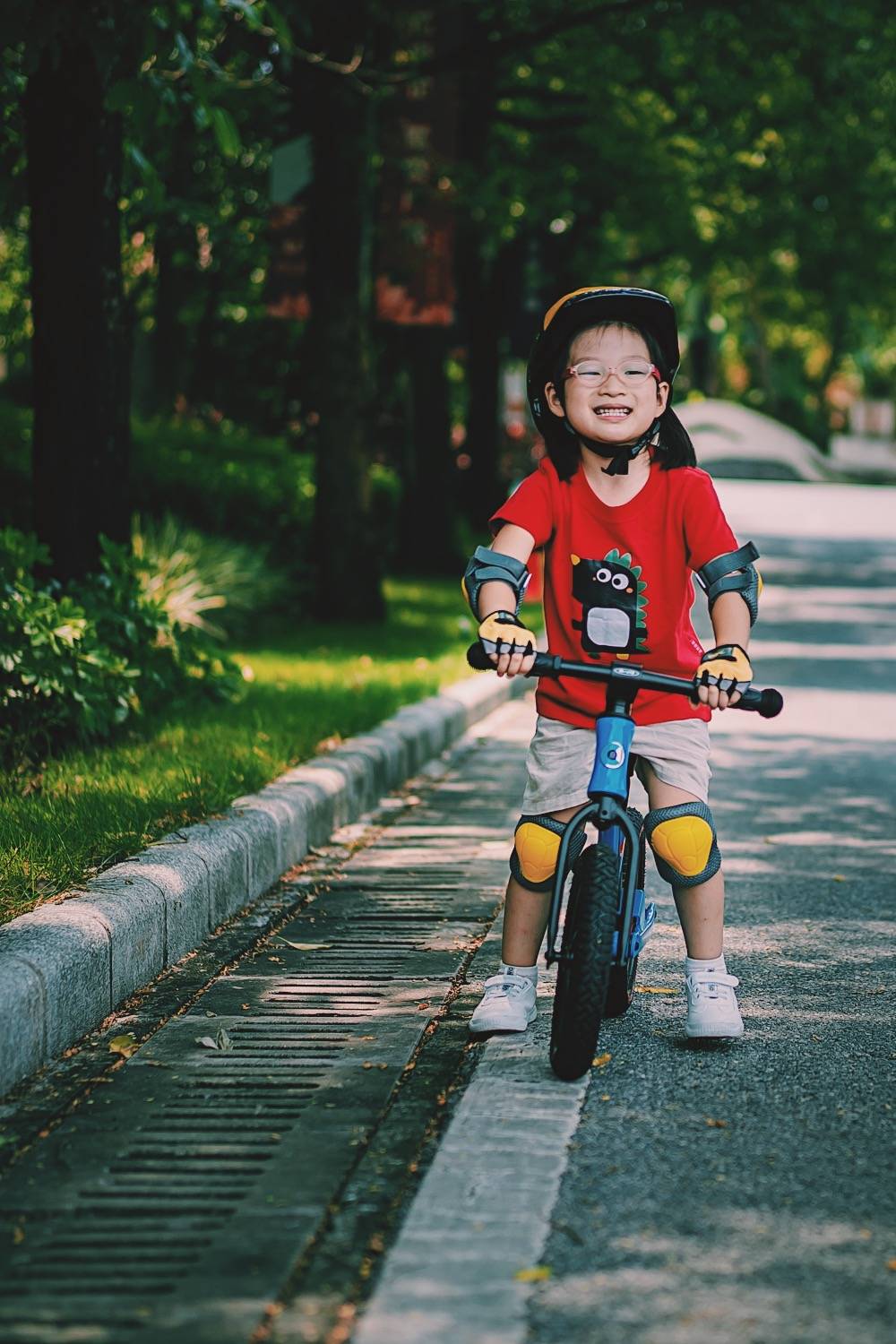 让孩子少玩电子设备多亲近大自然mcro迈古儿童平衡车体验