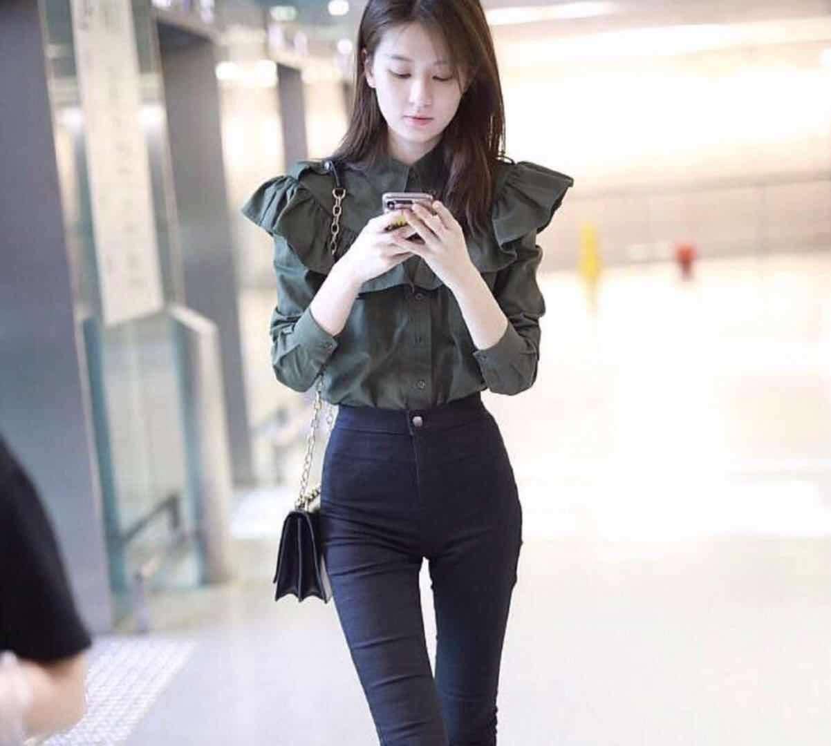 乔欣不要再减肥了,吊带裙都穿出骨感美,瘦到让人心疼