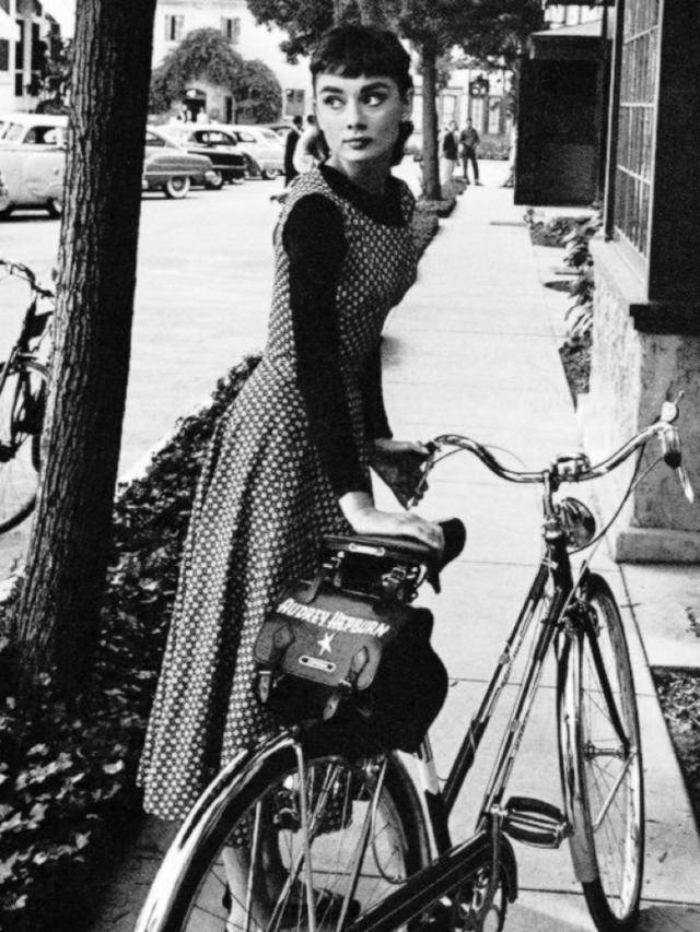 优雅的女人:奥黛丽·赫本与自行车