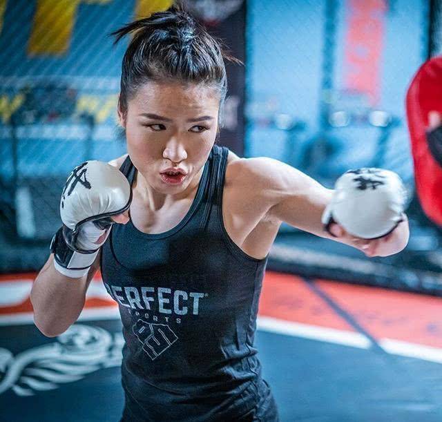 张伟丽一拳510斤专家数据很夸张邹市明打她像玩一样