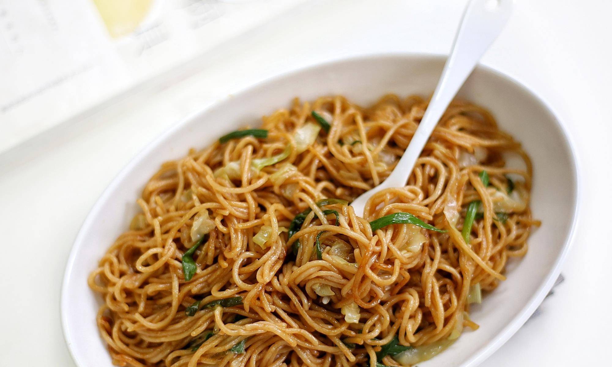 家庭版豉油皇炒面做法,干香油亮,爽滑弹牙,比普通炒面好吃多了