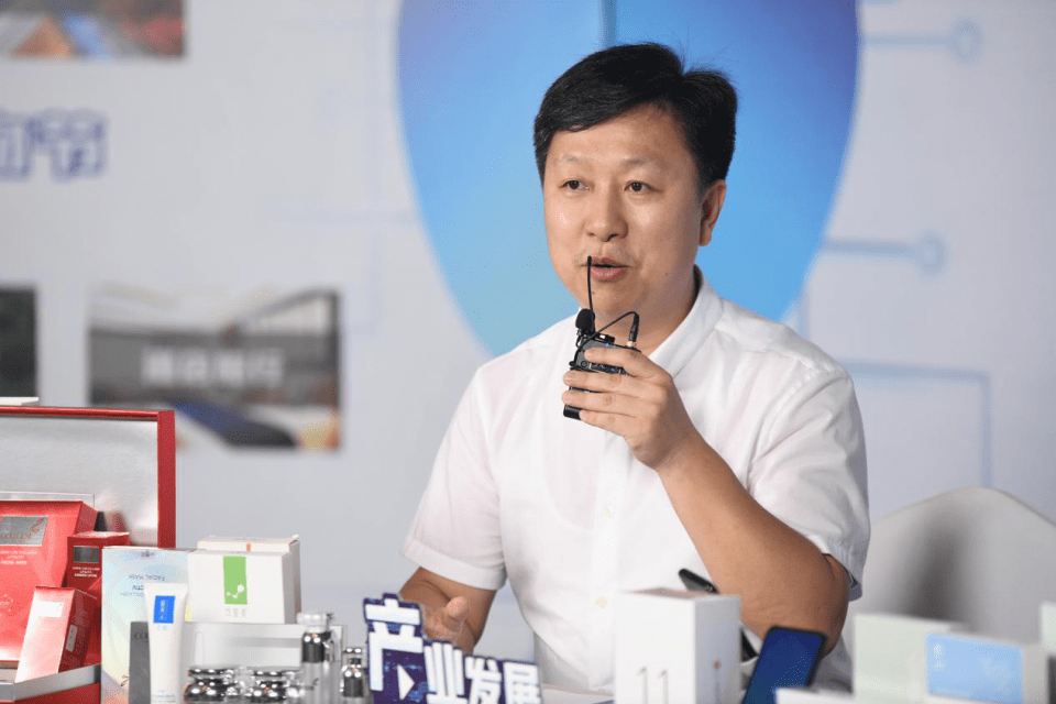 管办主任邵军锋介绍集贤园发展规划西安高新综合保税区管办主任杨戎