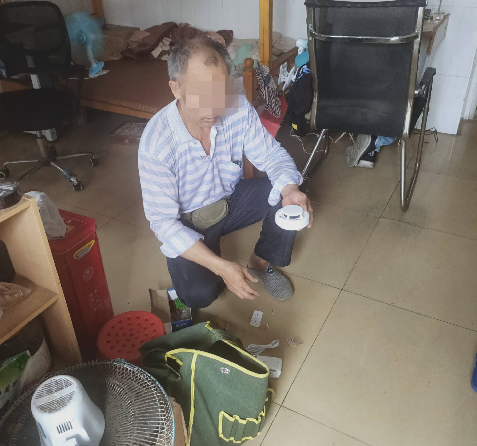 原创最近三年没涨过房租,这位60岁大伯被租客称为"深圳好房东"