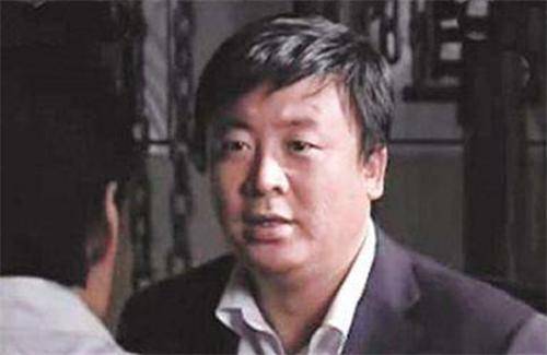 潜伏中最潜伏的盛乡减刑出狱出演了40多部戏为了不被人知道要留胡子