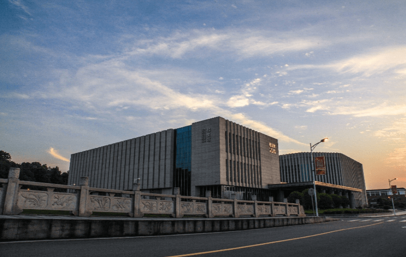 这所大学从北到南搬了近3000公里,多年后,成为"最神秘"的985_手机搜狐