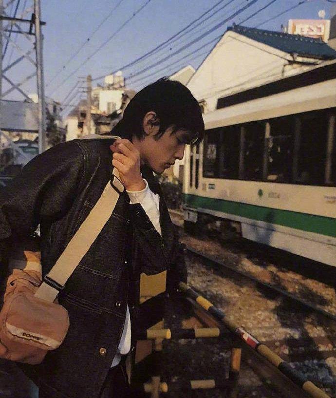 周杰伦晒20年前旧照青涩干净面容令网友直呼我最早是颜粉