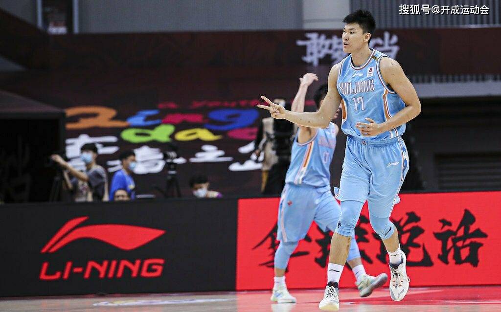 范子铭加盟广东宏远需交出胡明轩其女友黄逸辉膝盖令人爱怜