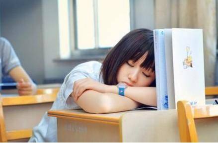 高中上课打瞌睡怎么办?这三大妙招能缓解,有助于更好的学习_课堂