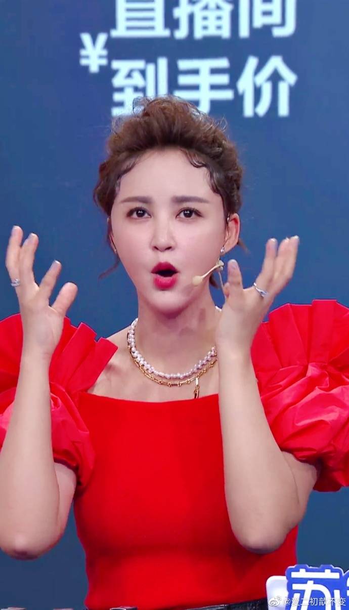 张歆艺连体牛仔裤配仙女纱衣,宛如美少女,不是美少女"壮"士