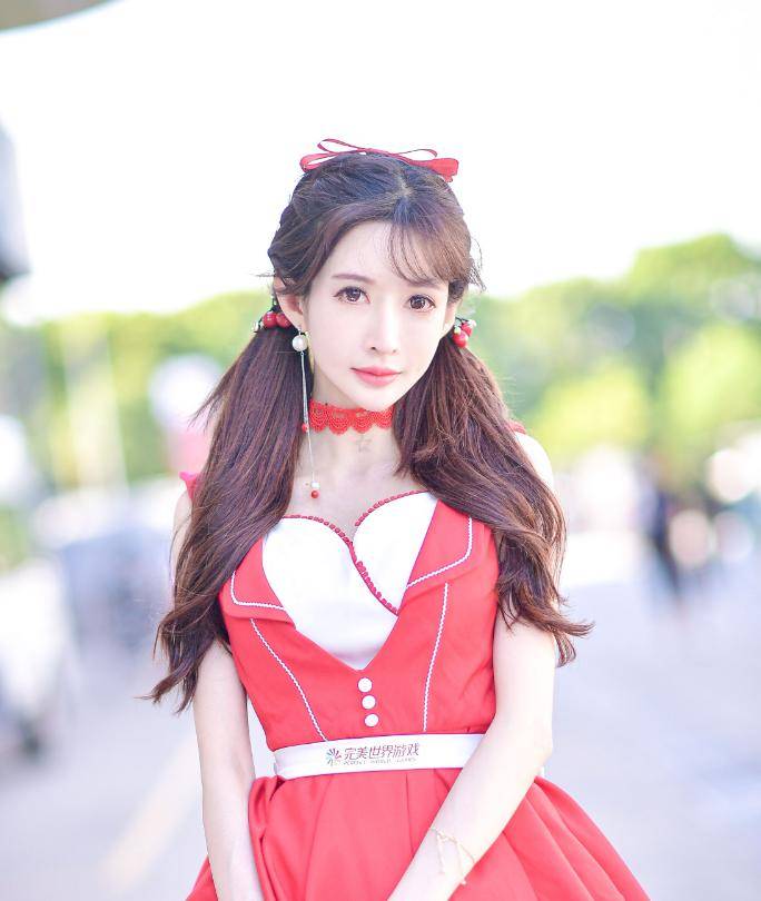 王羽杉lpl二台走红后,被曝仅加好友就收入400w_手机搜狐网